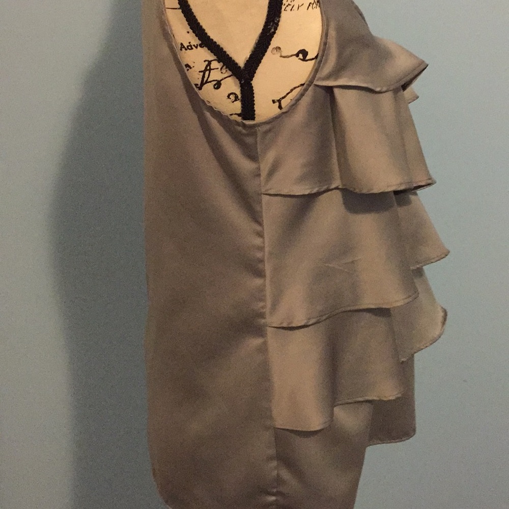 5 for 20.00 Ruffle top - Picture 4 of 5